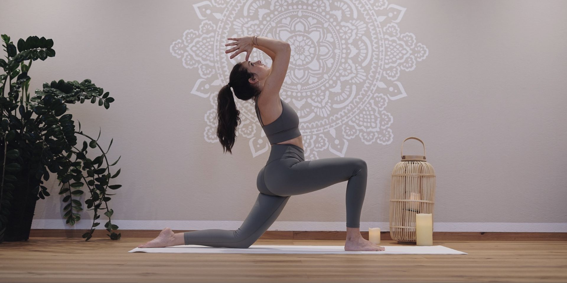 Yogaeinheit im Retreat-Studio der HOCHKÖNIGIN in Maria Alm am Hochkönig