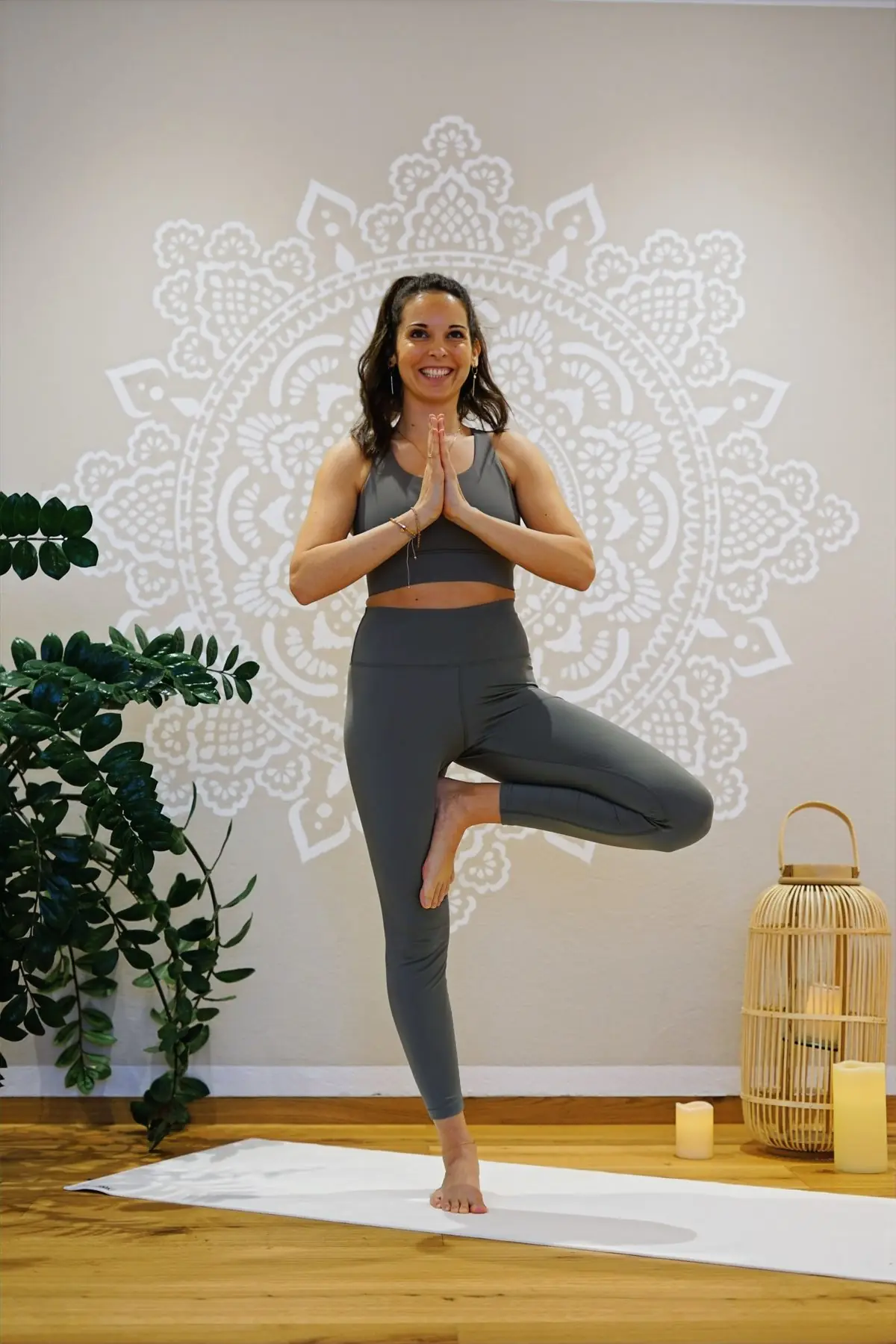 Kerstin Kolm, Inhaberin von Gönn dir Yoga, im Yogaraum in Peygarten-Ottenstein